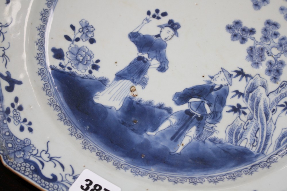 An 18th century Chinese export blue and white octagonal dish, 33cm